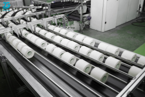 Cách Xử lý và cắt để tạo thành cuộn giấy vệ sinh thành phẩm